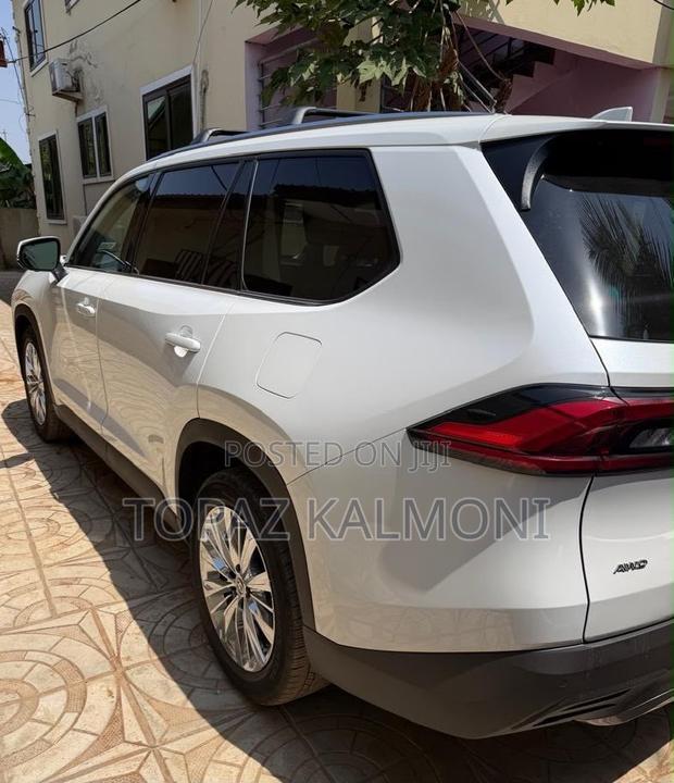 Toyota Highlander Platinum AWD 2024 White