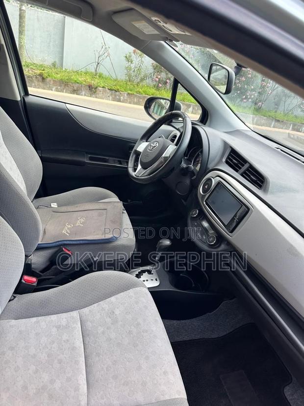 Toyota Vitz 1.0 FWD 3dr 2013 Silver