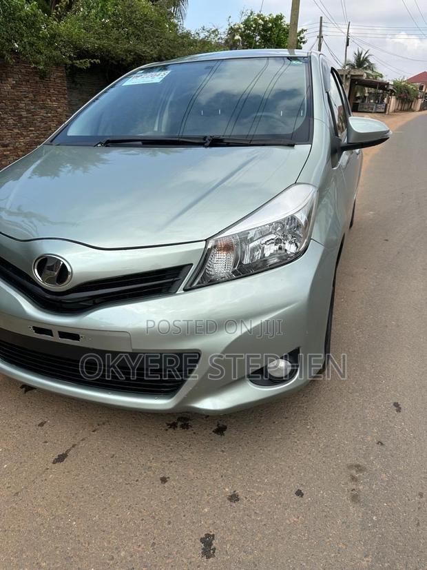Toyota Vitz 1.0 FWD 3dr 2013 Silver