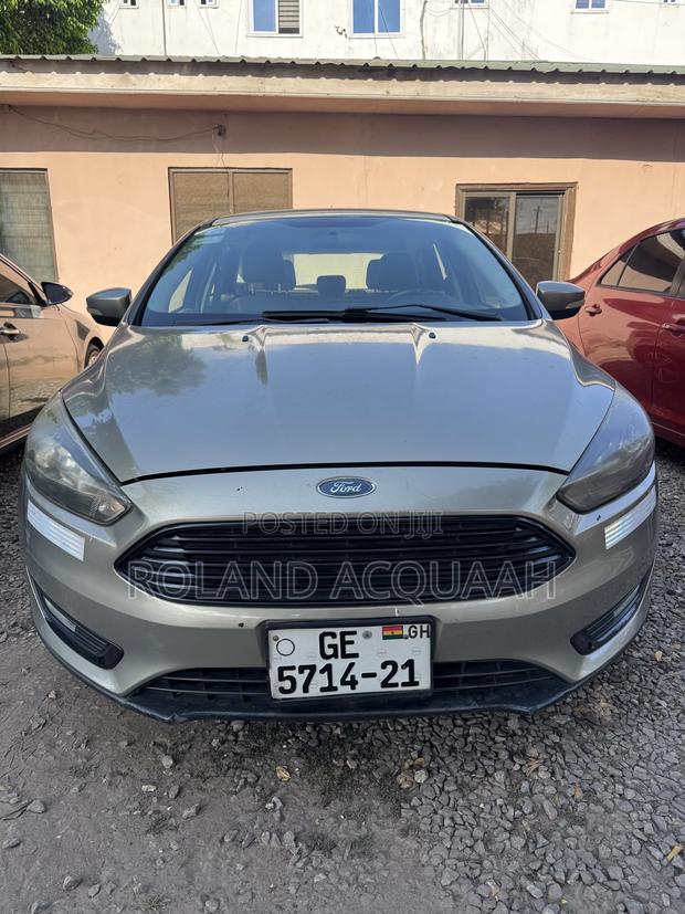 Ford Focus SE Sedan FWD (1.0L 3cyl 5M) 2016 Beige