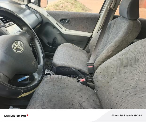 Toyota Yaris 2010 Silver