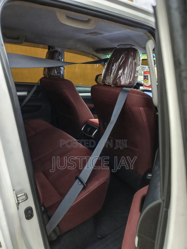 Toyota Hilux 2023 White
