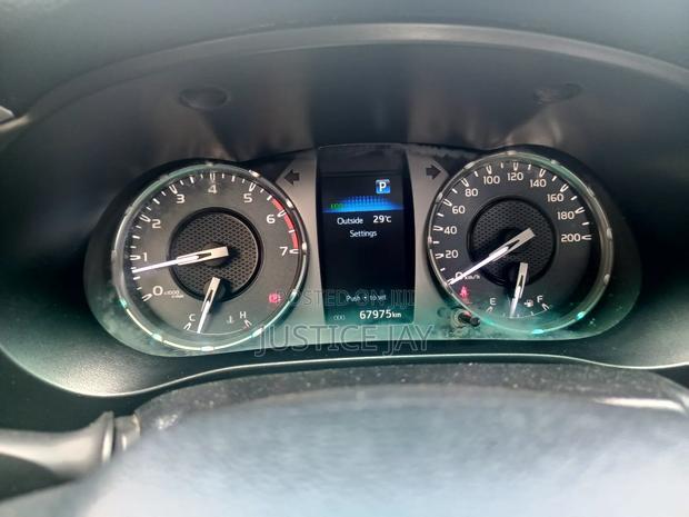 Toyota Hilux 2023 White