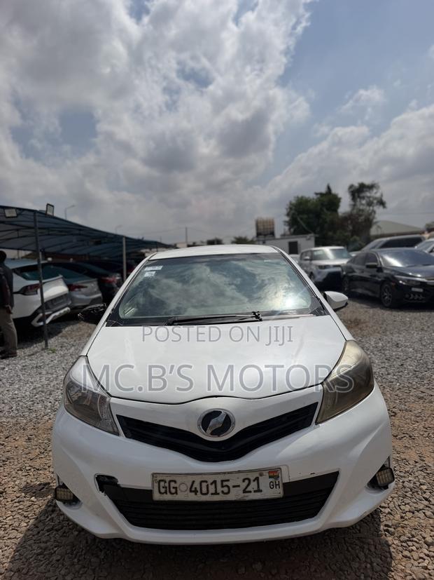 Toyota Vitz 2012 White