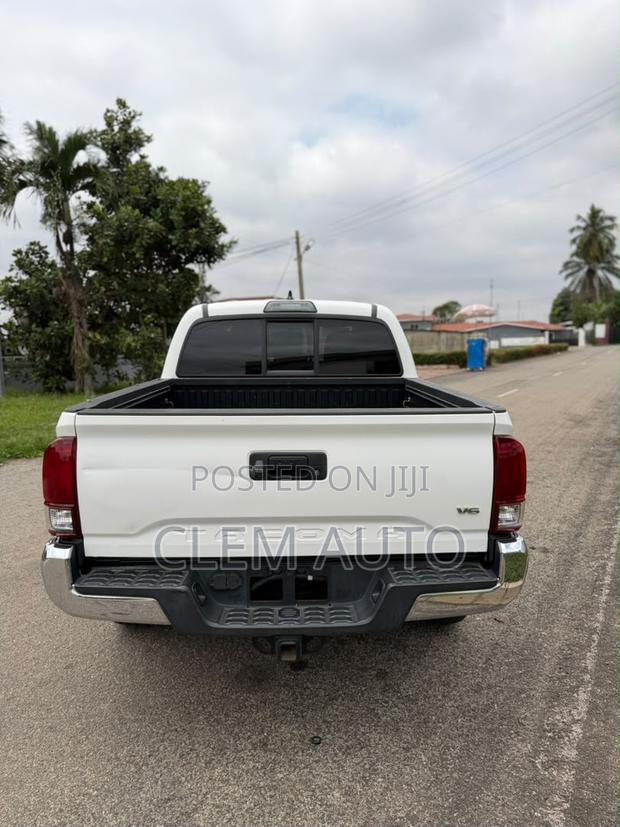 Toyota Tacoma 2018 White