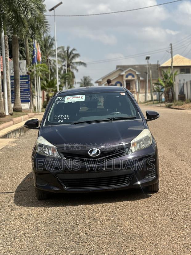 Toyota Vitz 1.3 FWD 5dr 2013 Purple