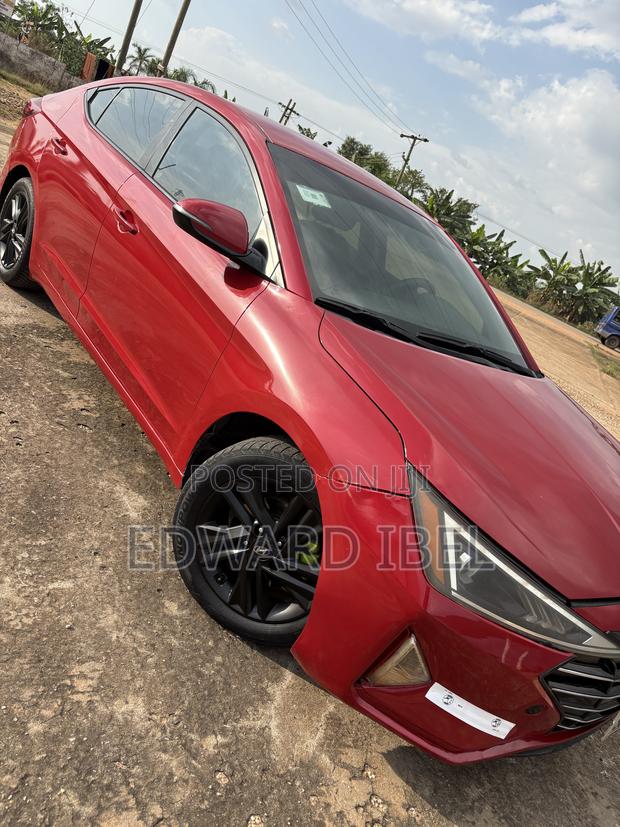 Hyundai Elantra SEL 2019 Red
