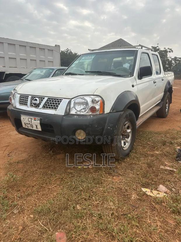 Nissan Hardbody 2008 White