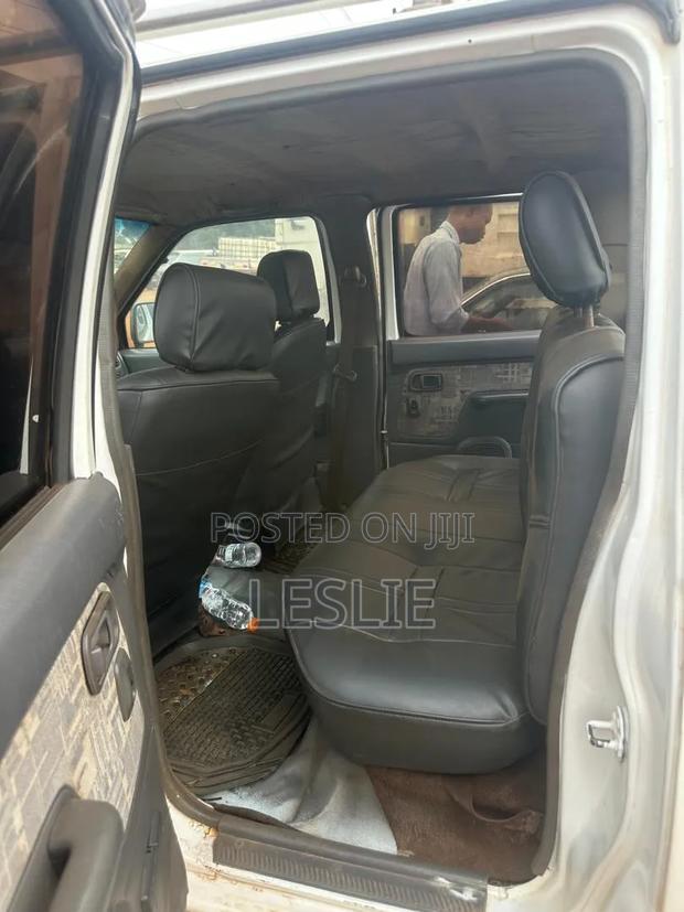 Nissan Hardbody 2008 White