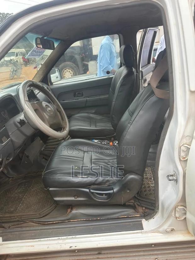 Nissan Hardbody 2008 White