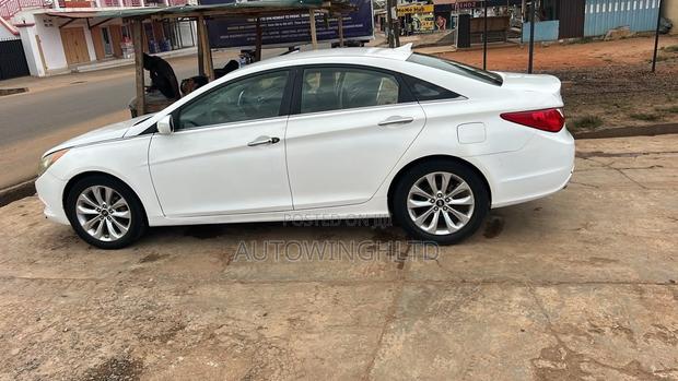 Hyundai Sonata GLS Sedan FWD (2.4L 4cyl 6A) 2013 White