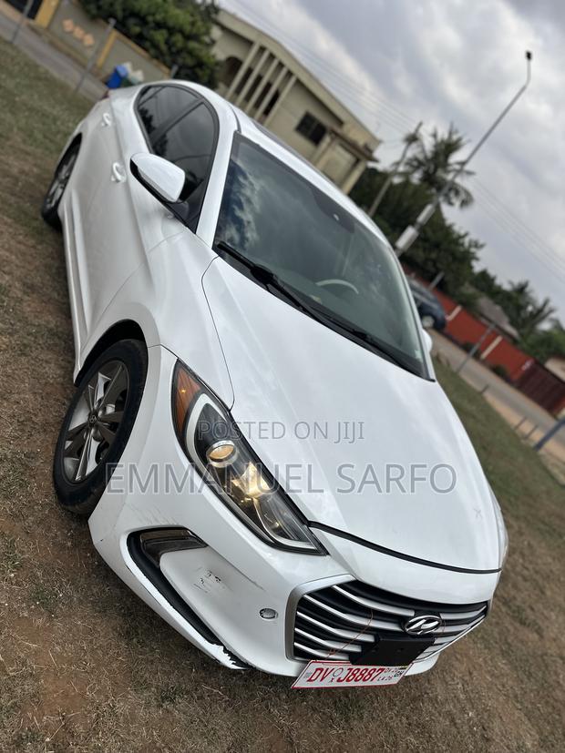 Hyundai Elantra Limited Sedan FWD (2.0L 4cyl 6A) 2017 White