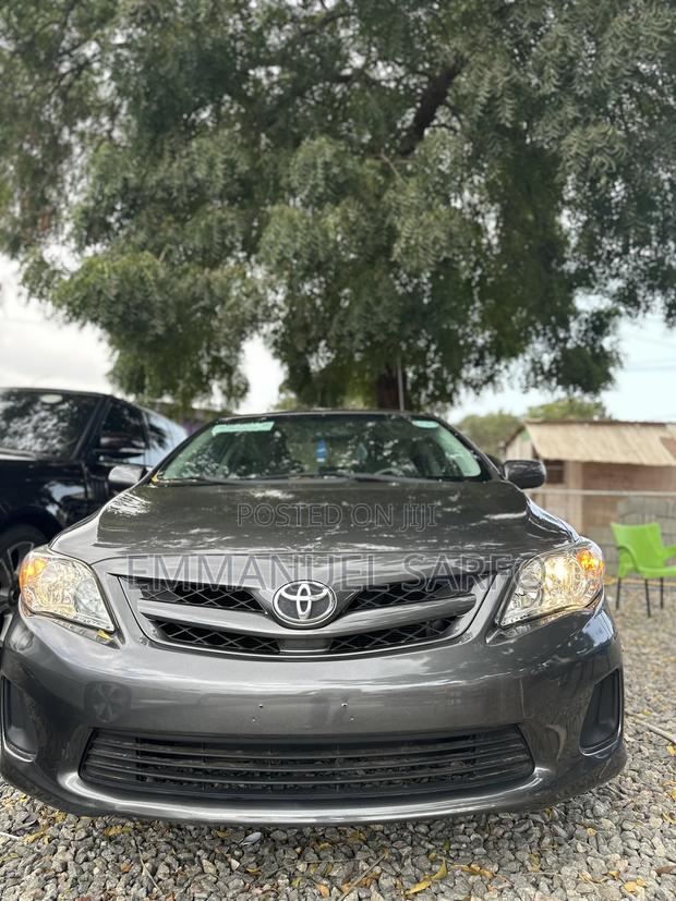 Toyota Corolla L 4dr Sedan (1.8L 4cyl 5M) 2012 Gray