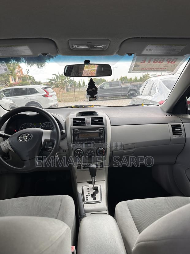 Toyota Corolla L 4dr Sedan (1.8L 4cyl 5M) 2012 Gray