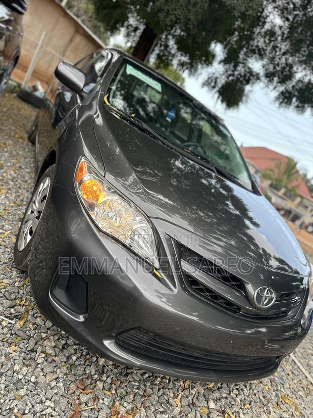 Toyota Corolla L 4dr Sedan (1.8L 4cyl 5M) 2012 Gray