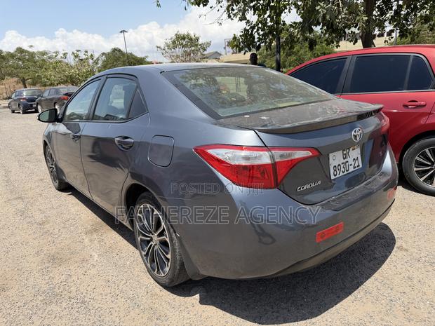Toyota Corolla S 4dr Sedan (1.8L 4cyl CVT) 2015 Gray