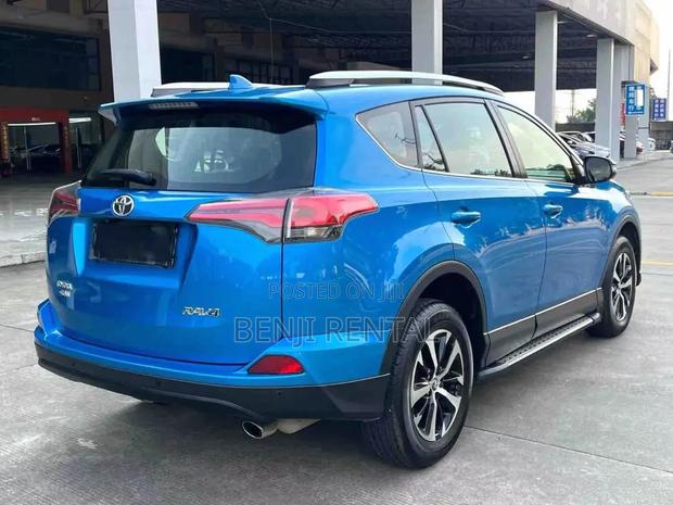 Toyota RAV4 2018 Blue