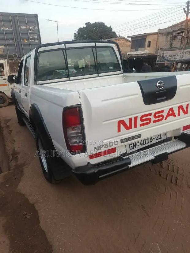 Nissan Hardbody 2021 White