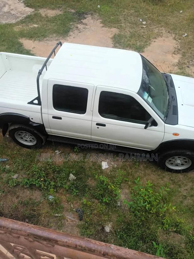 Nissan Hardbody 2021 White
