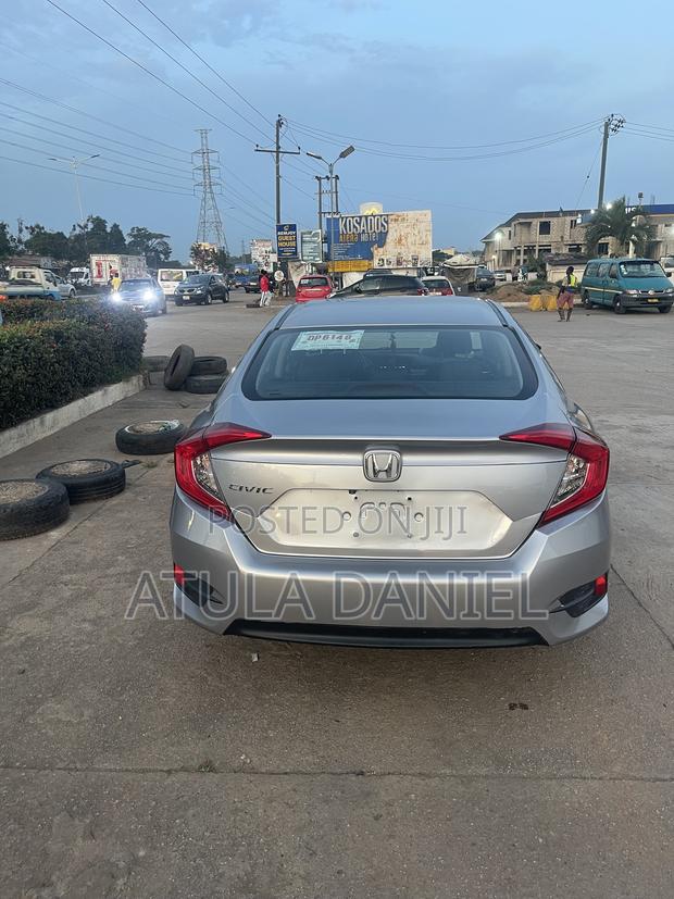 Honda Civic LX Sedan 2018 Silver