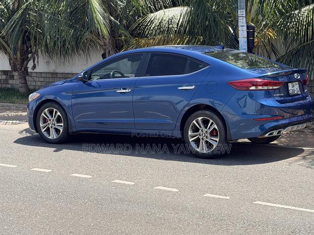 Hyundai Elantra Limited Sedan FWD (2.0L 4cyl 6A) 2017 Blue