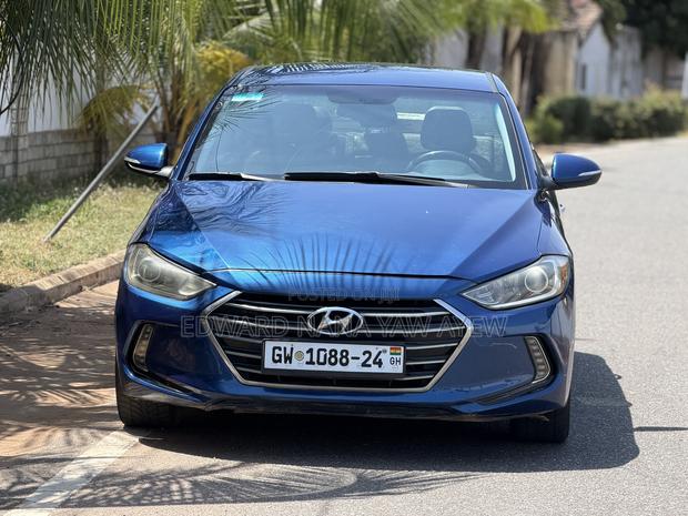 Hyundai Elantra Limited Sedan FWD (2.0L 4cyl 6A) 2017 Blue
