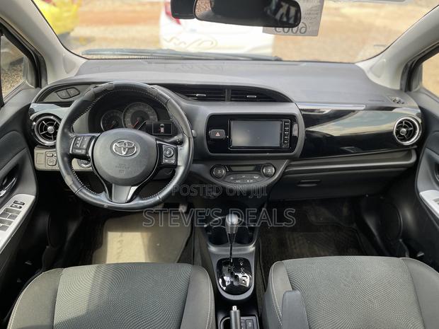 Toyota Vitz 1.3 FWD 5dr 2017 White