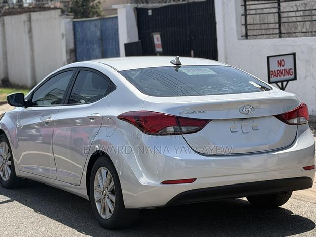 Hyundai Elantra SE Sedan FWD (1.8L 4cyl 6M) 2016 Silver