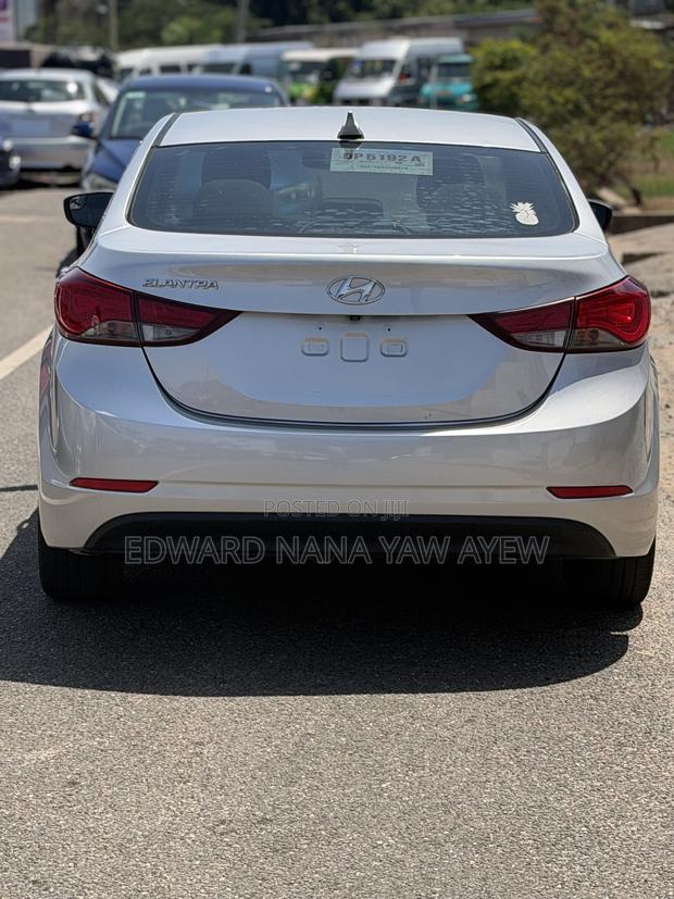 Hyundai Elantra SE Sedan FWD (1.8L 4cyl 6M) 2016 Silver