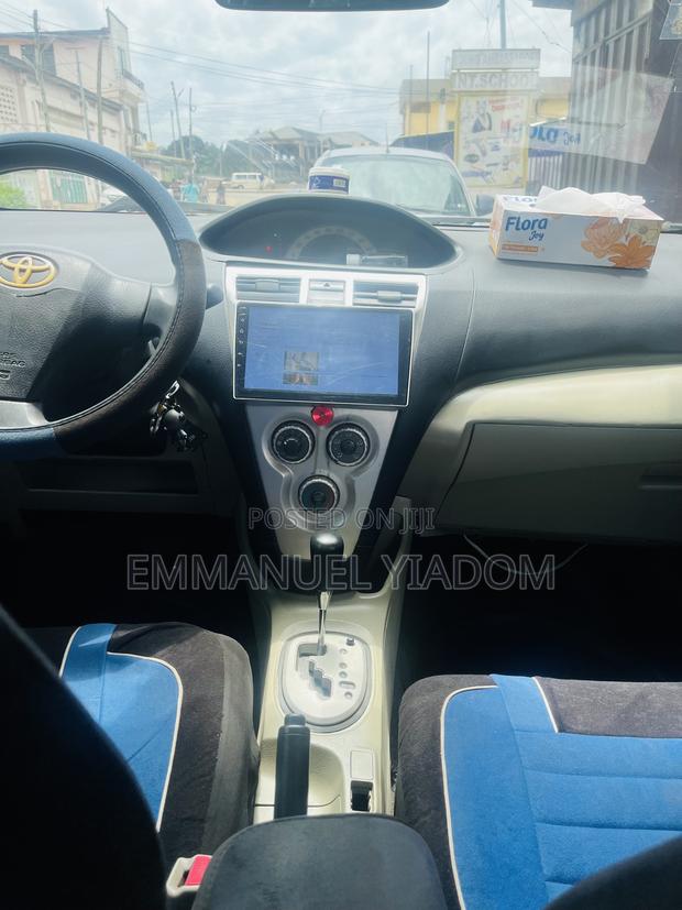 Toyota Belta 2010 Silver