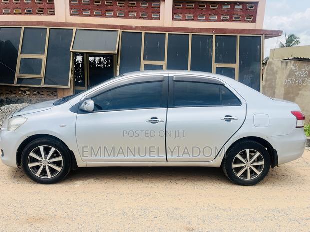Toyota Belta 2010 Silver