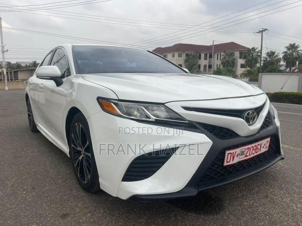 Toyota Camry 2019 White