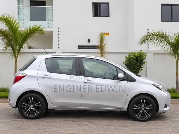 Toyota Yaris LE Hatchback 3dr 2012 Silver