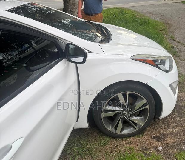 Hyundai Elantra Limited Sedan FWD (1.8L 4cyl 6A) 2016 White