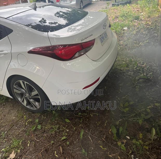 Hyundai Elantra Limited Sedan FWD (1.8L 4cyl 6A) 2016 White