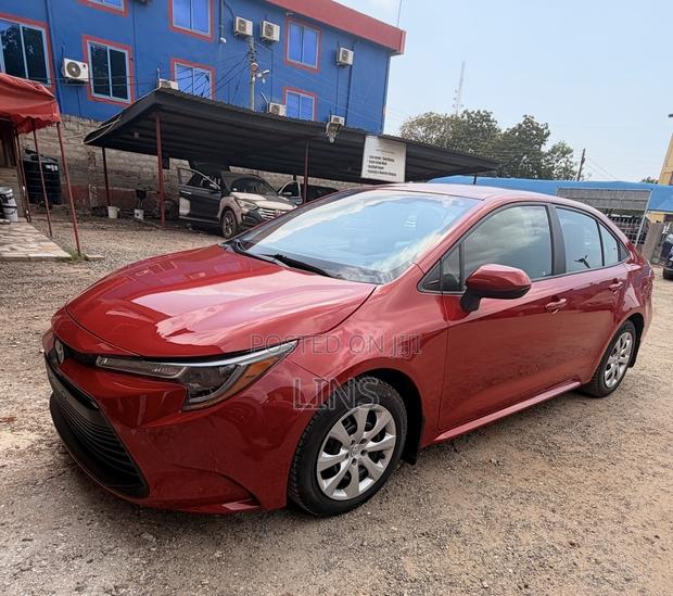 Toyota Corolla LE 2021 Red