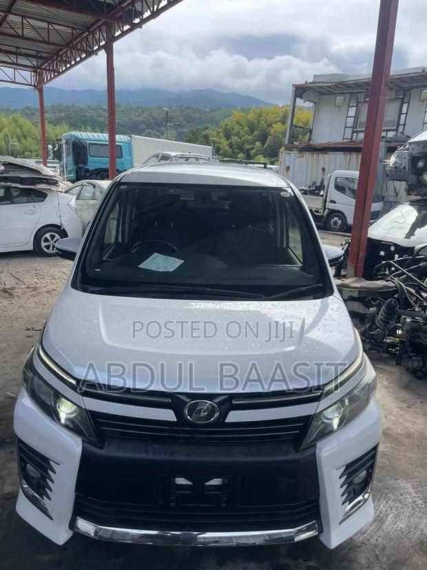 Toyota Voxy 2017 White