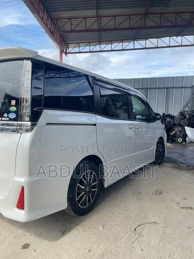 Toyota Voxy 2017 White