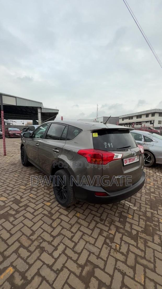 Toyota RAV4 LE AWD (2.5L 4cyl 6A) 2016 Brown