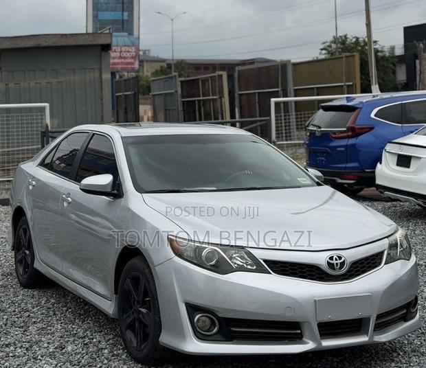 Toyota Camry SE 4dr Sedan (2.5L 4cyl 6A) 2013 Silver