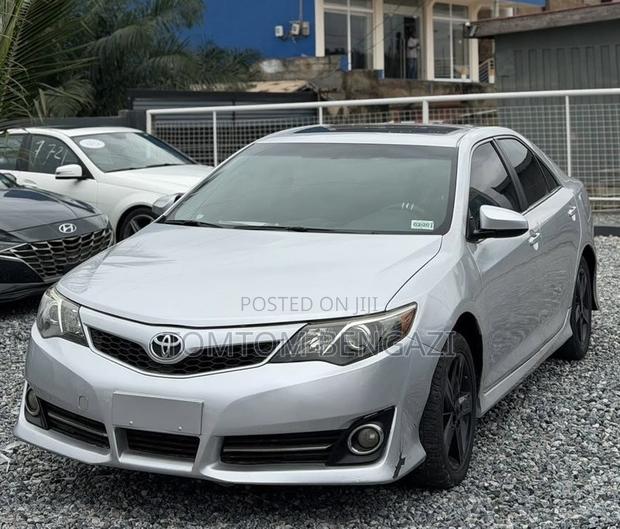 Toyota Camry SE 4dr Sedan (2.5L 4cyl 6A) 2013 Silver