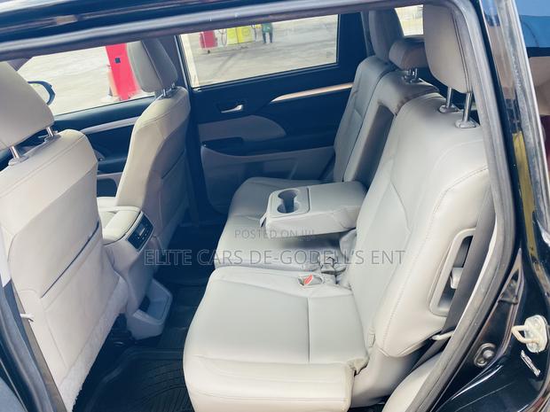 Toyota Highlander XLE 4x2 V6 (3.5L 6cyl 8A) 2018 Black