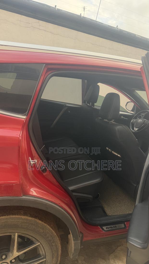 Toyota RAV4 SE FWD (2.5L 4cyl 6A) 2016 Red