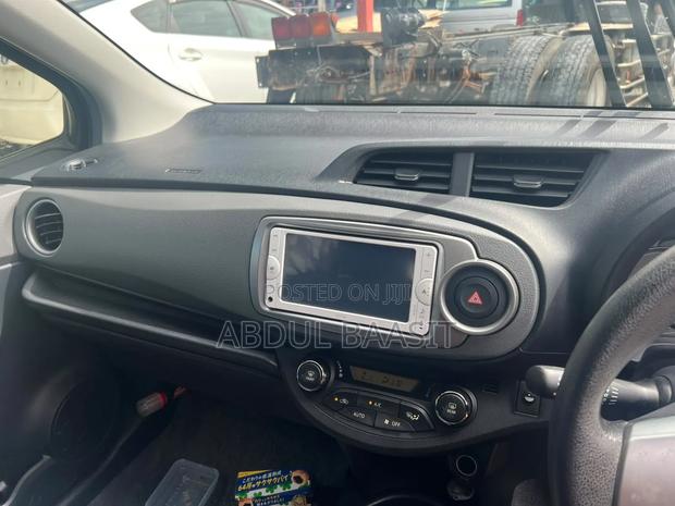 Toyota Vitz 1.3 FWD 5dr 2013 Black