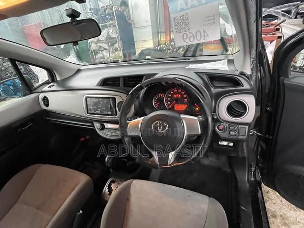 Toyota Vitz 1.3 FWD 5dr 2013 Black