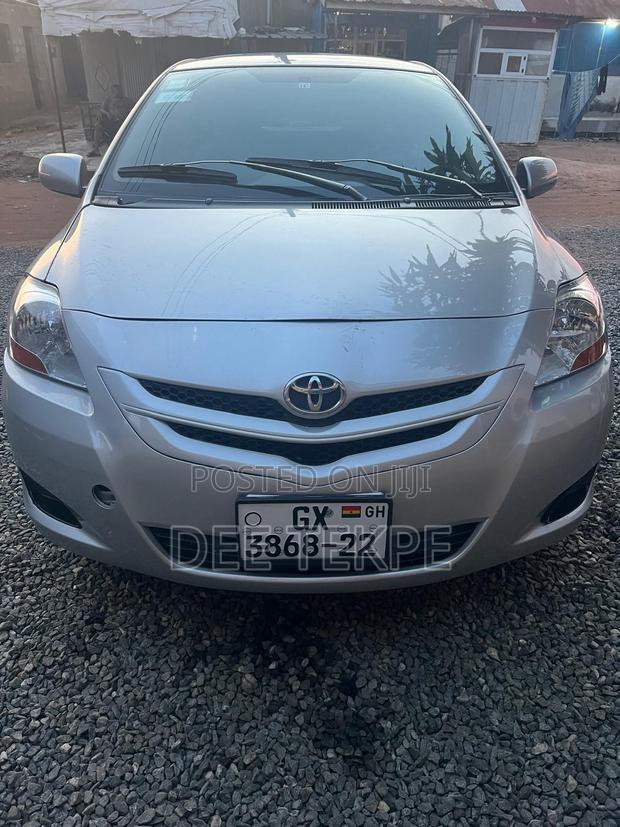 Toyota Belta 2012 Silver