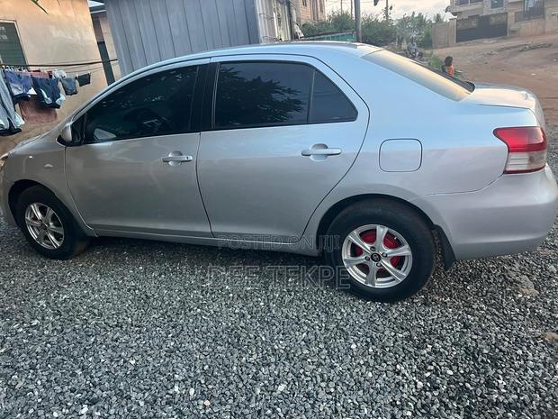 Toyota Belta 2012 Silver
