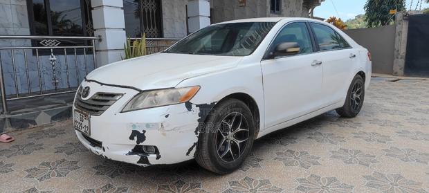 Toyota Camry LE 4dr Sedan (2.5L 4cyl 6AM) 2010 White