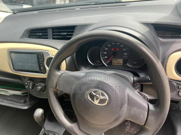 Toyota Vitz 1.3 FWD 5dr 2013 Gray