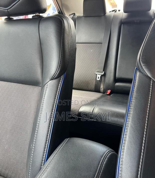 Toyota Corolla SE Special Edition 4dr Sedan (1.8L 4cyl CVT) 2017 Blue